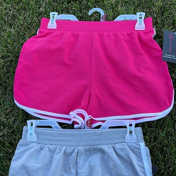 Womens small shorts set - Picture 2 of 3